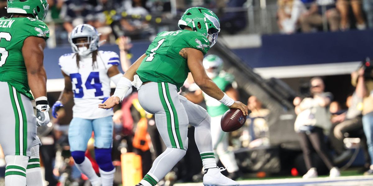 TheEaglesWire's tweet photo. Eagles' QB Jalen Hurts landed behind Josh Allen and Lamar Jackson in a 2026 fantasy football quarterback ranking after another productive dual-threat season

📸 Kevin Jairaj, Kevin Jairaj-Imagn Images https://t.co/DpvBZPo8Jt https://t.co/7JlsSBuuDi