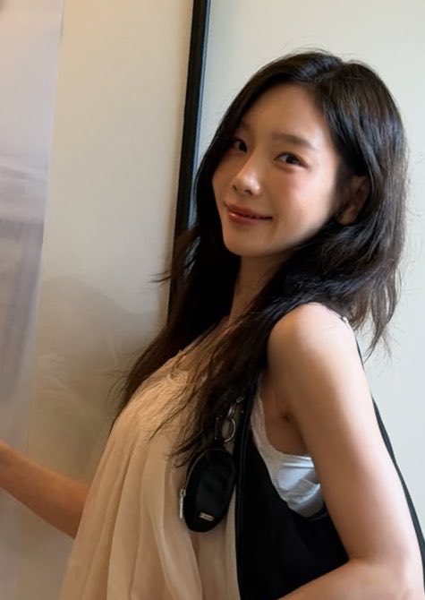 taeyeonfile's tweet photo. 2013 🍃💚.                                     2026 ✨🤎. https://t.co/d02DcNbrdQ