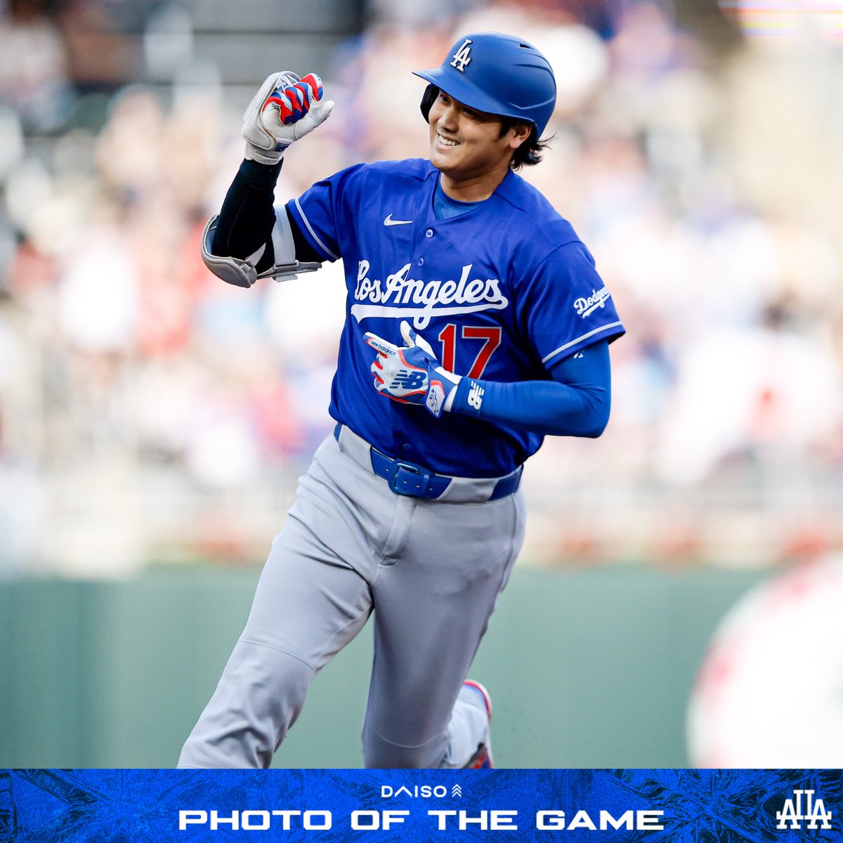 Dodgers's tweet photo. Tonight’s Photo of the Game presented by Daiso. https://t.co/n3jMZ7Ohyo