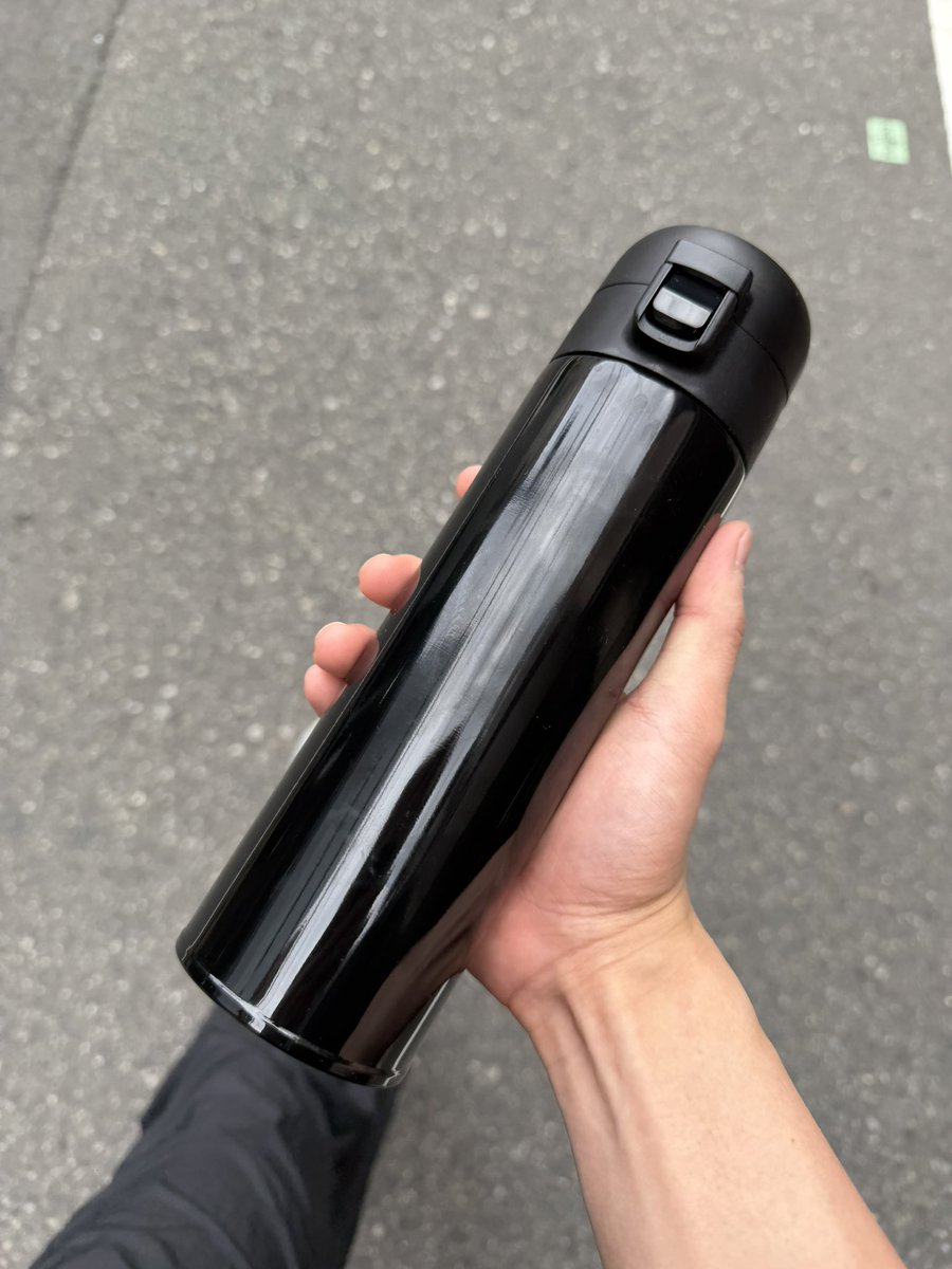 8be_crayon's tweet photo. 朝弁当用意して、缶コーヒーやめて水筒でコーヒー用意して持っていき始めたヲレは社会適合者でもなんでもなく、ほぼ主婦 https://t.co/mMBdHmGmnn