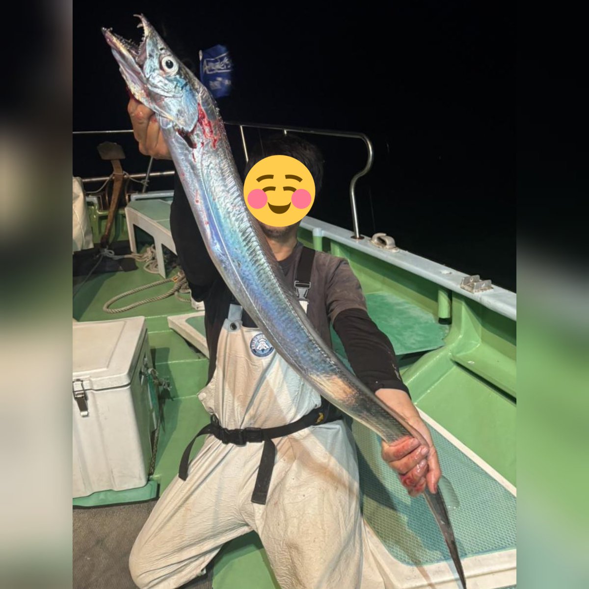 kuwasanfall's tweet photo. ただ今神栄丸テンヤタチウオチャンスです😆
お時間ある人は台風前に是非！
10m位でデカイの掛かります🤣
#神栄丸
#由比
#テンヤタチウオ https://t.co/OE0CcGooed