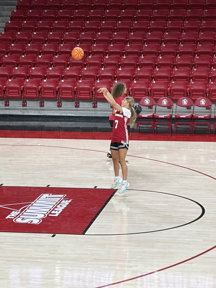 Jayna_Aschinger's tweet photo. Had a fun day at the University of South Dakota Elite Camp today! @SDCoyotesWBB https://t.co/96UEfAyORz