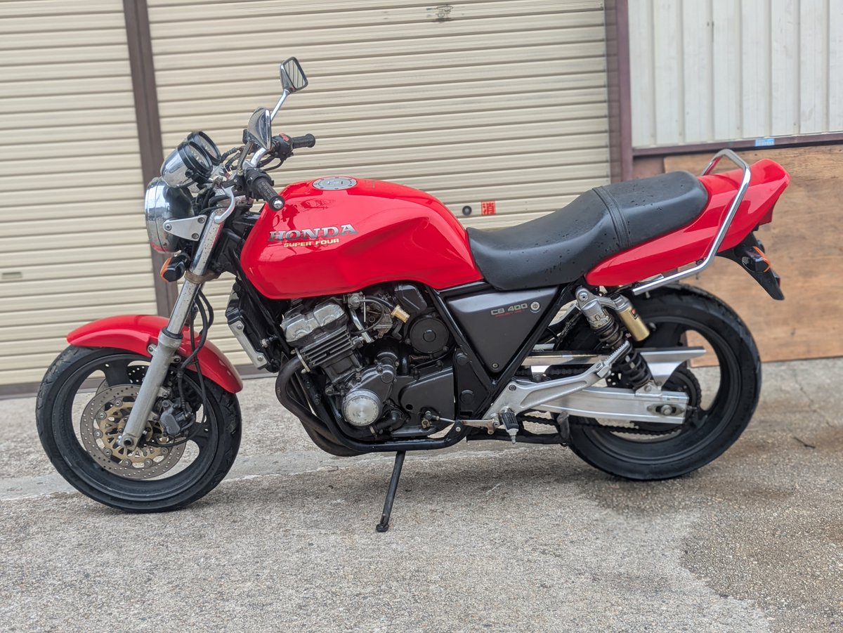 GUYSFactoryGAIA's tweet photo. 🏍️大阪発！CB400SF　販売中🏍️

NC31 (レッド)入庫しました😃
カスタムしてからの納車も可能！全国陸送対応OK👌
💰ローン審査OK
👀現車確認OK
📍大阪・堺市西区

気になる方はお気軽にお問い合わせください🚀
#スーフォア売ります #CB400SF #NC39 #NC31 #NC42 #バイク屋 #大阪発 #GAIA #専門店 https://t.co/Y2rl0woMmx