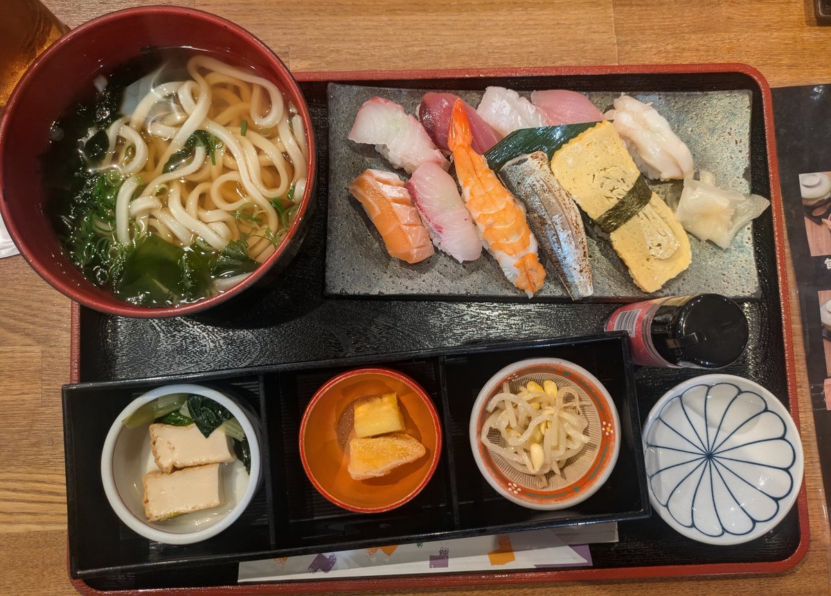 majigon's tweet photo. 京橋でランチ
これで1000円ならあり？
満腹です。
#寿司処翔海 https://t.co/c5SsARt9r7