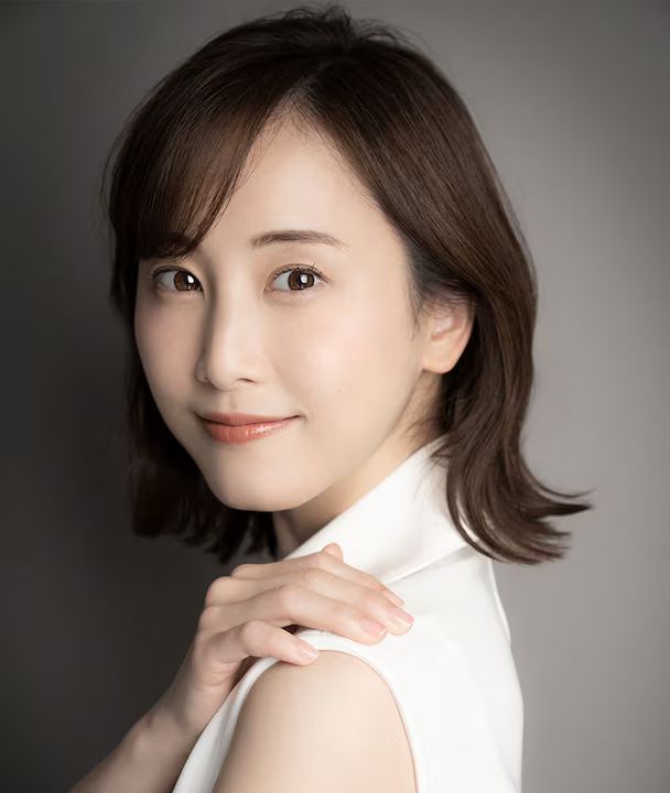 MangaMoguraRE's tweet photo. Pottery Romance Manga "The Blue Flowers and The Ceramic Forest" by Yuki Kodama (Kids on the Slope) is getting a Live-Action Drama Series (32 episodes x 15min) on Nhk this Fall!

Cast:  
Aoko : Rena Matsui

French release : @MangetsuFR https://t.co/QogIJConZN