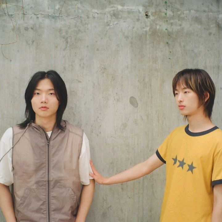 st4risr34l2's tweet photo. 다람쥐랑 똔개  ㅋ.ㅋ https://t.co/0xFJbzoaWG
