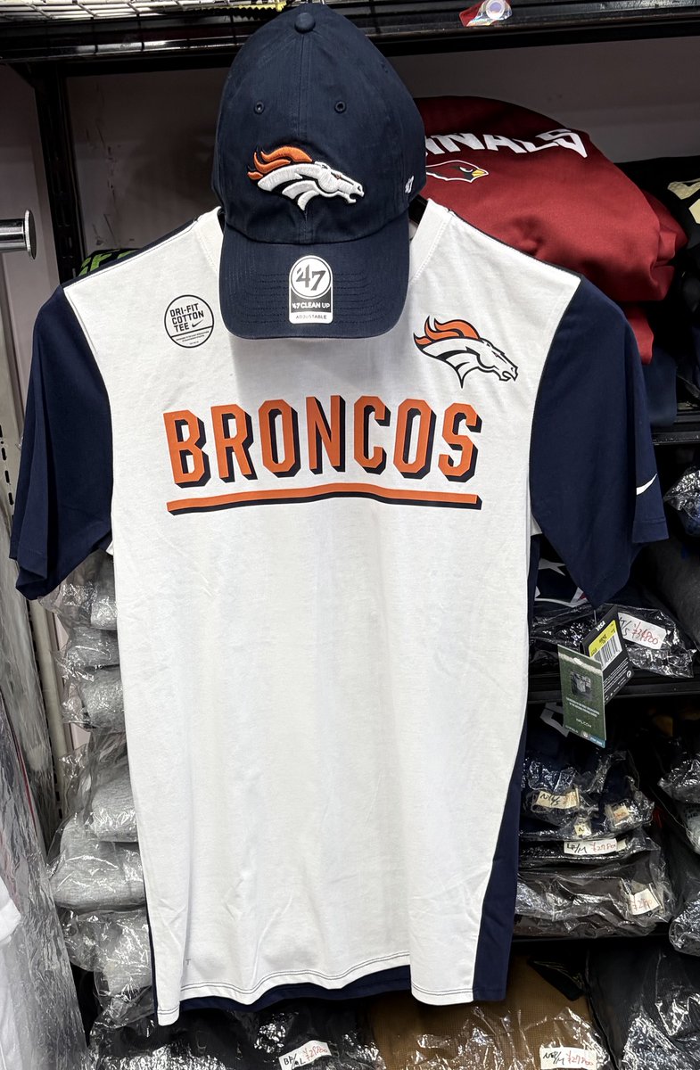 安心して下さい🇺🇸☁開いてますよ🏈#アメフト グッズが大好きな