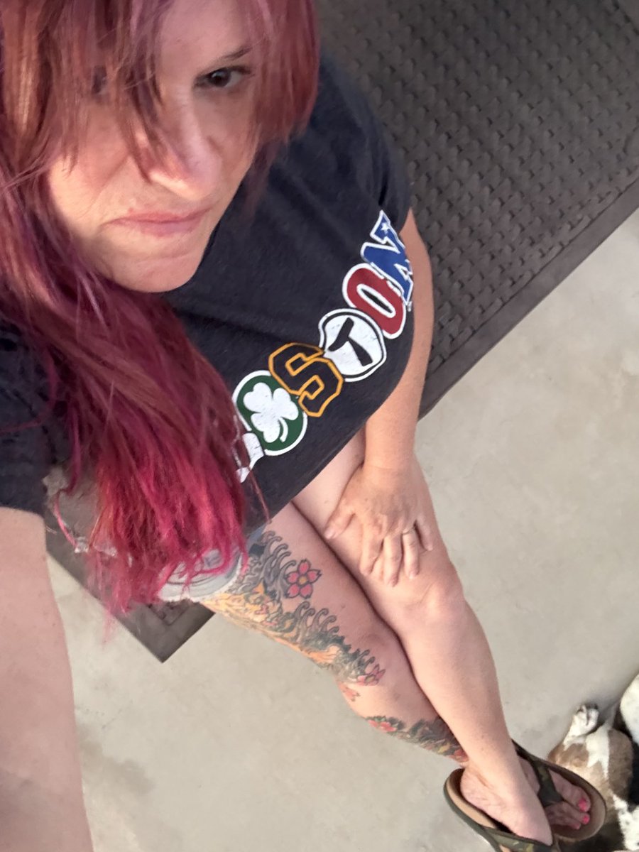 sunny_joni's tweet photo. Am supposed to be pulling weeds. Just don’t have it in me today. https://t.co/0TLLCGNzGH