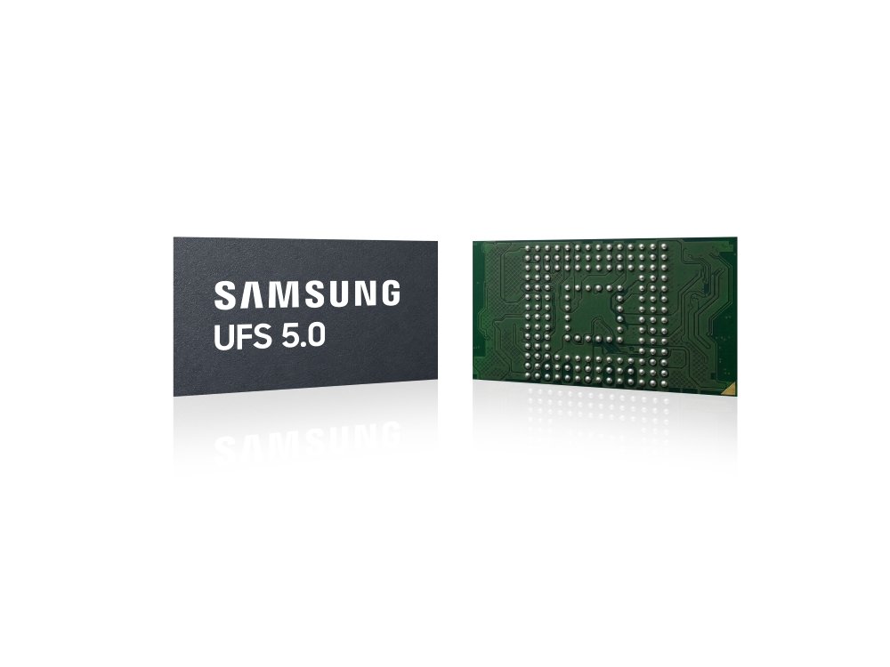 yabhishekhd's tweet photo. Samsung has officially unveiled the industry's fastest UFS 5.0 storage for future smartphones.

Here are the key specs:
⚡ Up to 10.8 GB/s sequential read speed
✍️ Up to 9.5 GB/s sequential write speed
🏎️ More than 2× faster than Samsung's UFS 4.1
🔋 Over 40% better power efficiency
🤖 Built for next-gen on-device AI with lower latency and faster LLM processing
📦 Smaller package design to save internal space
💾 Available in capacities up to 1TB
🏭 Mass production starts in Q4 2026

This is the kind of storage that will power future flagship smartphones, making AI features faster while also improving battery life.