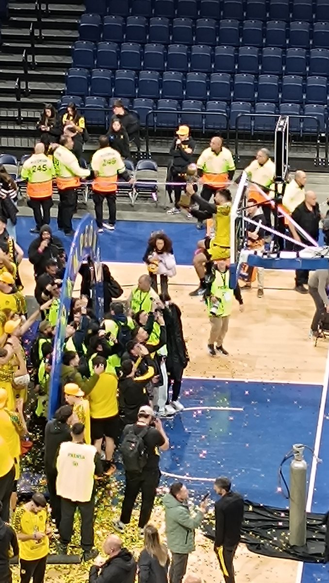 pradocolor's tweet photo. Gracias jugadores por esta alegría!!!! La copa ya está en la vitrina!! https://t.co/tQ8HLoGwqW
