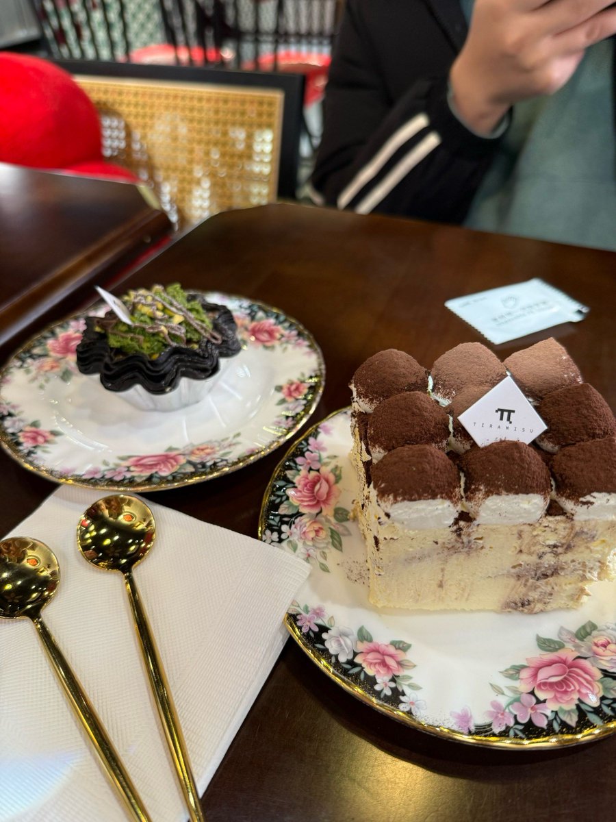 DigitalCat13's tweet photo. Craving a bite of Japan Creamy matcha tiramisu with red bean swirl and soft sponge layers  Perfect for afternoon treats! https://t.co/8i20xE4QrT