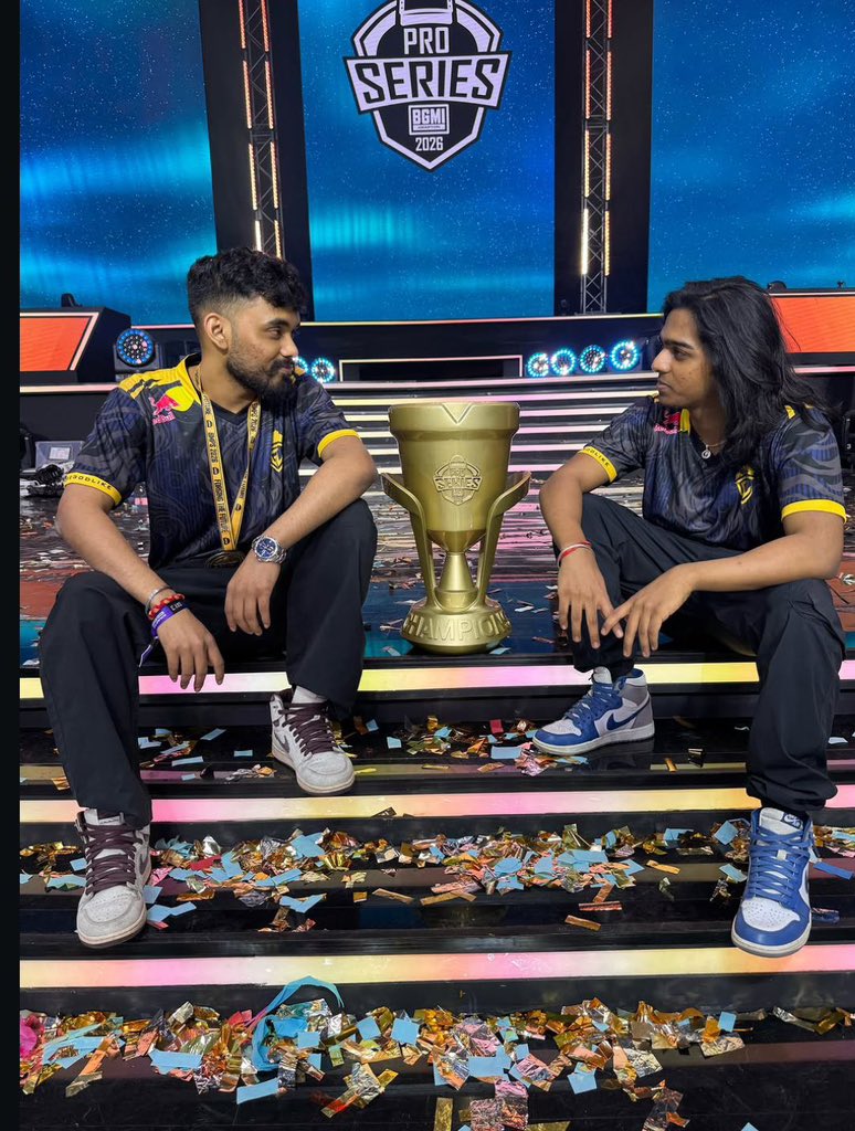 ManyaHacker's tweet photo. Day 2 of Enjoying with fact that MANYA won trophy with Godl 😍💛 https://t.co/dWacCybFRf
