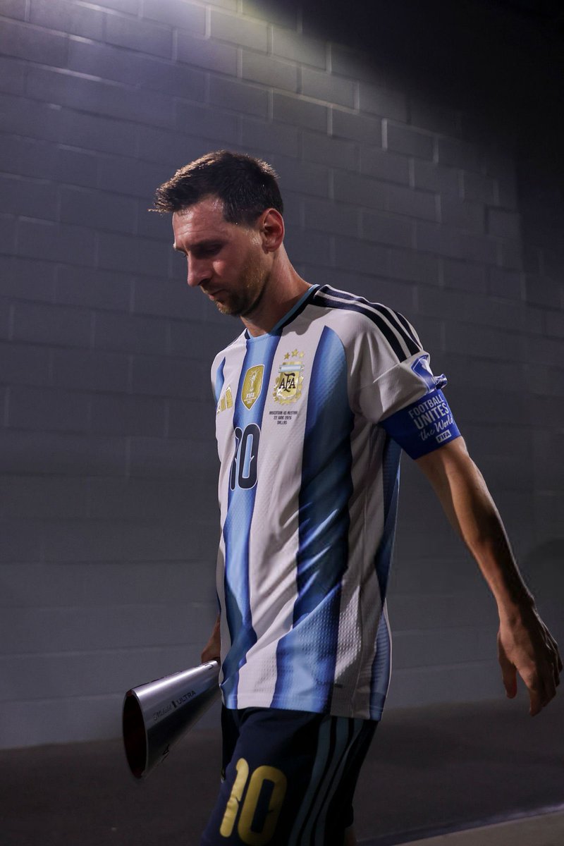 Tel6m's tweet photo. @M10GOAT ياخي ماشاء الله ياجماعة عمره 39 👽🇦🇷🐐!! https://t.co/Jsd6Ea9bX2