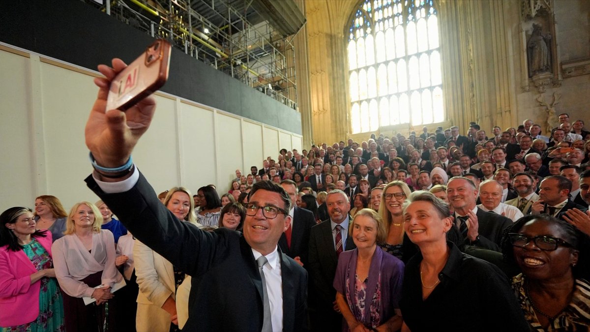 TheiKevin's tweet photo. Less than two years after winning a landslide general election, Sir Keir Starmer resigns. #BBCNewsTen (at 20:30) https://t.co/xwF8ZjYuFu