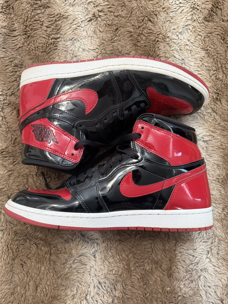 CadillacCraig5's tweet photo. @SellKicksSunday All size 10 in great condition. Prices include shipping. 
Jordan 1 Patent Bred $120
Nike Dunk Low SB $100
Jordan 1 Mid A Ma Maniere $65 https://t.co/HMPRFls0d0