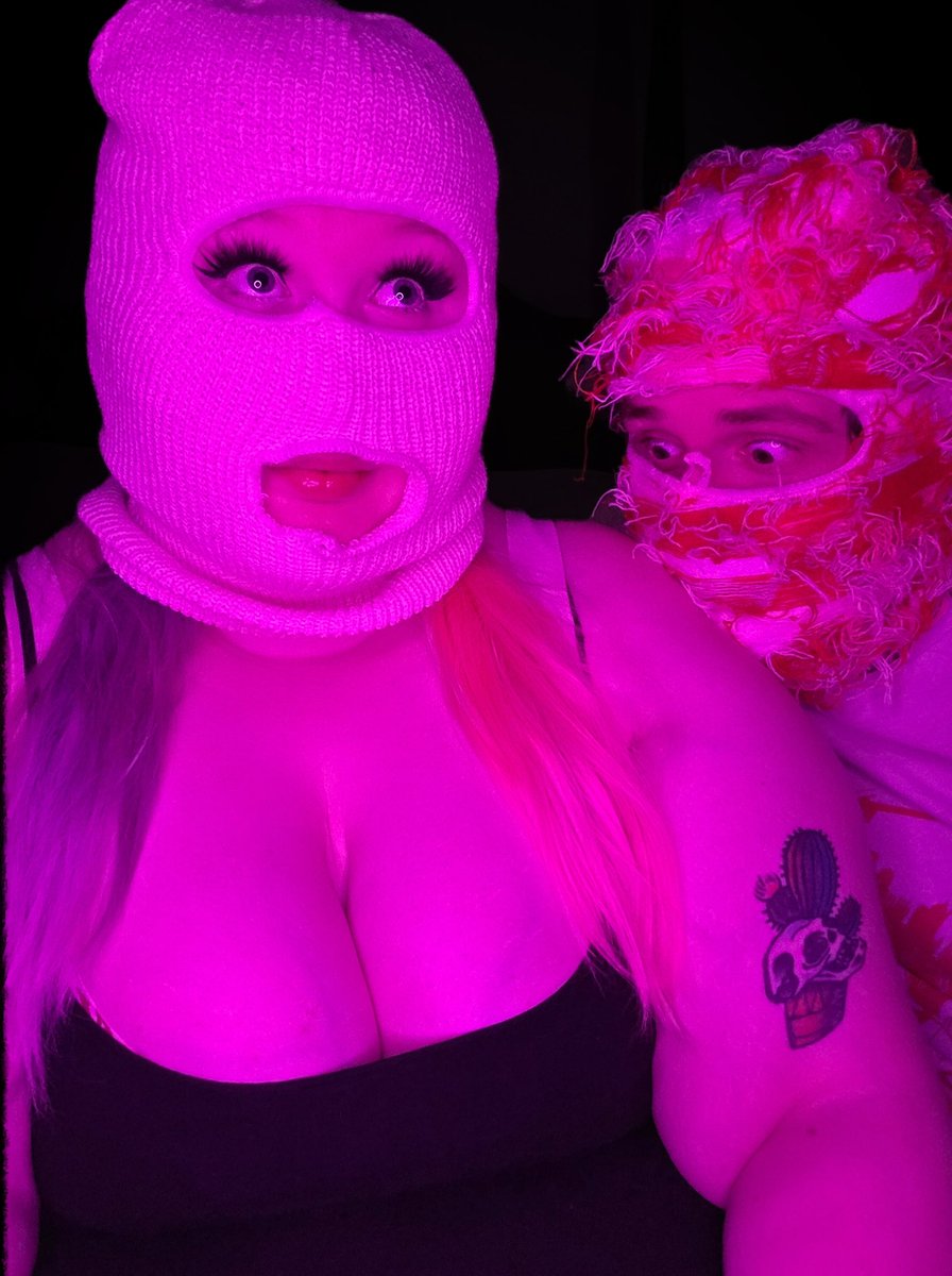 thatpinkcouple's tweet photo. I don’t think he’s paying attention to the conversation anymore 😂💕

#ThatPinkCouple #PinkAesthetic #CoupleGoals #PinkVibes #AlternativeCouple https://t.co/z6MSP3YUCo