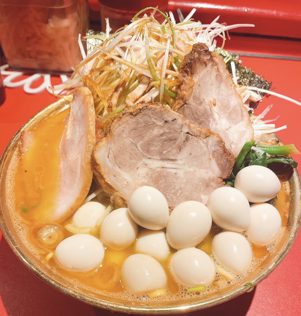 seichioikaketai's tweet photo. 2026/06/23
おはようございます
手が震えてきたのでちょいと妄想‥
ネギチャーシュー
決壊チョモランマ盛り
特上チャーシューと鶉を添えて

妄想って本当にいいものですね
#湘南妄想族 https://t.co/ofZlqSZDR4