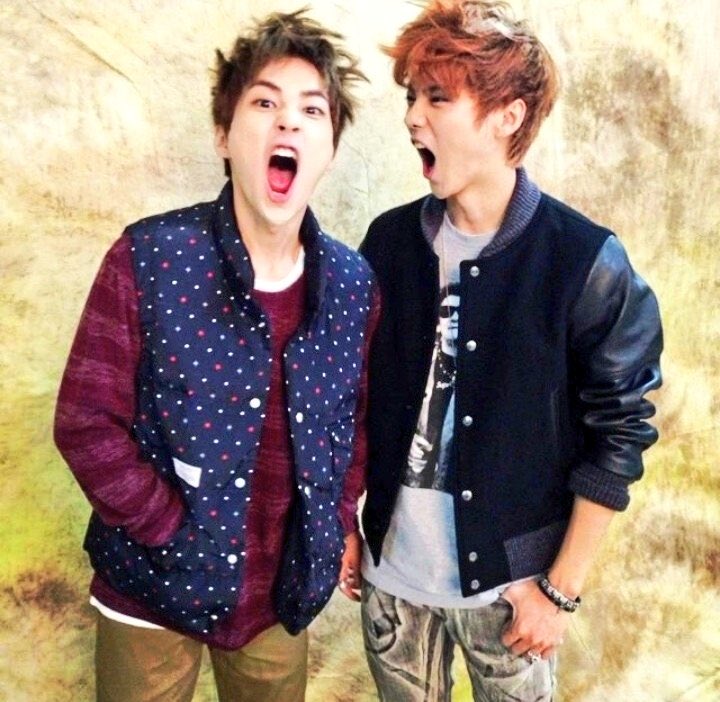 carol_191987's tweet photo. Otro año mas 💛💙
#HappyXIUHANday #HappyLUMINday
💙💛
#LuHan #XiuHan #LuMin #XiuHan https://t.co/rOYvWLAE4w