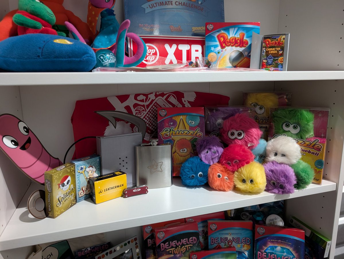 GCollectio53697's tweet photo. I guess these shelf updates are daily now (that won't be a definitive thing, but for now they are). I added a bit more PopCap merch, although there are things that still need to be added and moved around. I have a couple more pics to show, see below in this thread. https://t.co/HX8mzv1GzD