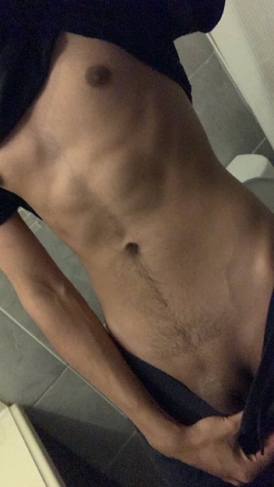 aguyscrolling's tweet photo. Big cock bros dm me! Longterm jerk bros needed 🍆🍆 #bigdick #hung #jerkbro #bromance #exhib #freeballing https://t.co/3NeoVFYSUs