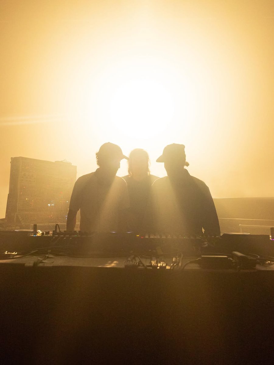 DAFTPUNKMX's tweet photo. Warehouse Artefacts concluyó el 20 de junio con una presentación especial de Thomas Bangalter y Rampa ante 3,500 asistentes en Art Basel 2026.

📸 Fotos: Jason Martinez (@nike.kd) https://t.co/Gm2BQbH8XR