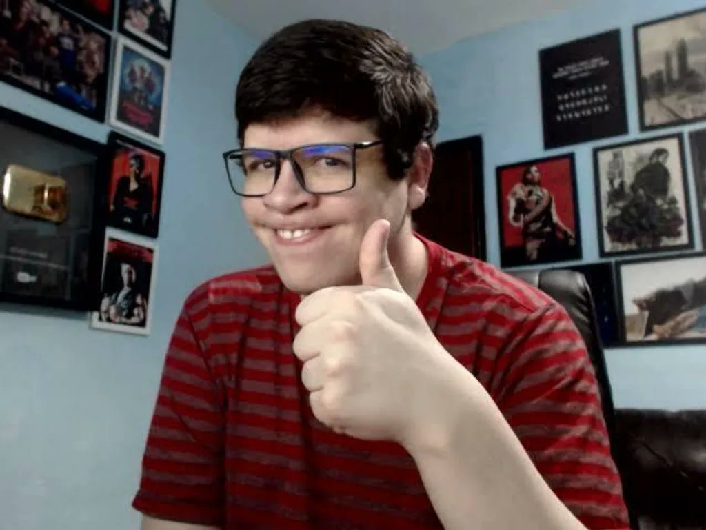 Geo_Menes's tweet photo. >Seja games eduu

>Tenha um canal no YouTube de 12 milhões de inscritos

>Use memes antigos em seus vídeos 

>Todo vídeo que você posta sempre passa os 1Mi de views, nunca floopado

>Seja rico

>Danonão grosso

>Marcas tentam entrar em contato, mas sem sucesso

>Seja incancelável por isso

>Viva reservado em seu próprio castelo (quarto)

>Tenha família e amigos próximos extremamente fiéis e confiáveis

Essa é uma vida invejável de uma pessoa reservada, como um dragão em sua fortaleza cheia de ouro.