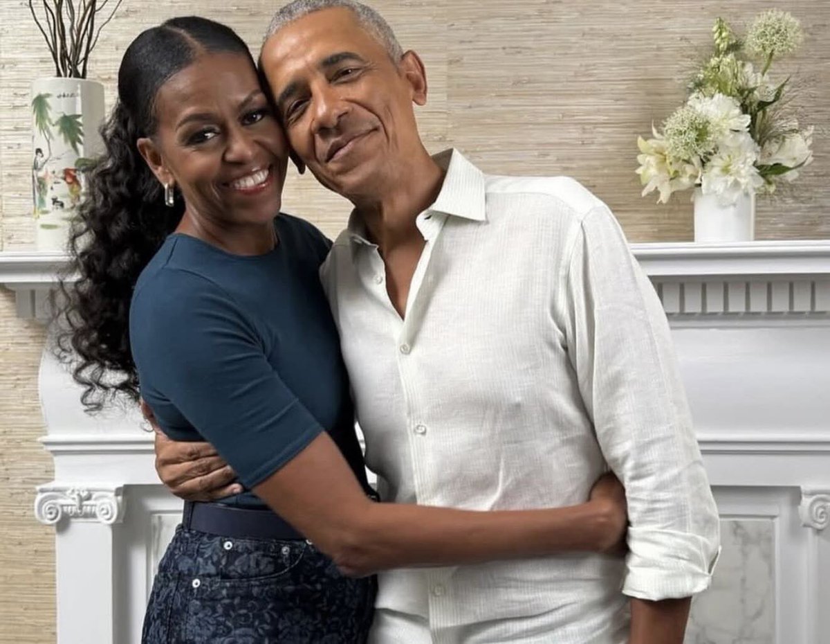 freakoutsideofx's tweet photo. Beside every successful man is a woman. Thank you michelle for keeping president Obama grounded and being just you .❤️ https://t.co/ZPsAk9Y0br