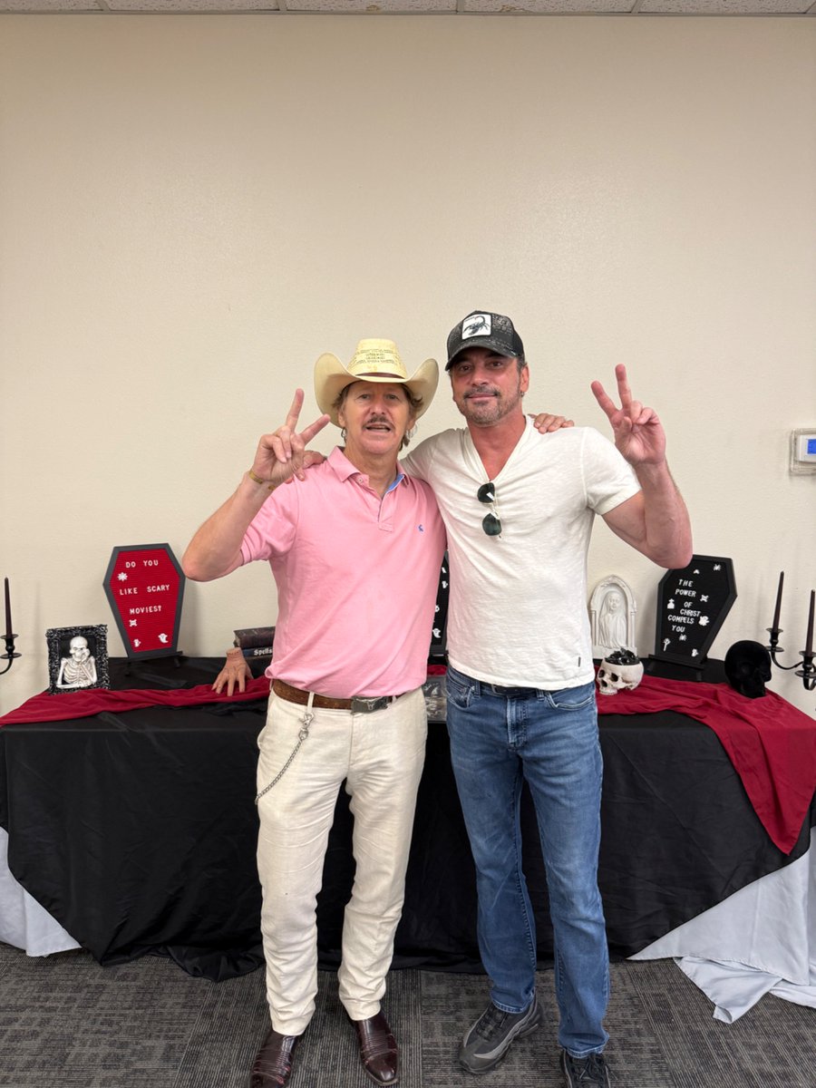 LewTempleActor's tweet photo. Such A Blessing seeing all the friends, that means you, this weekend Sinister Creature Con , especially the Dads on Fathers Day! 
@AlexWinterOfficial
@SkeetUlrich
@ActorDougJones
@spflanery https://t.co/0HWMDclPln