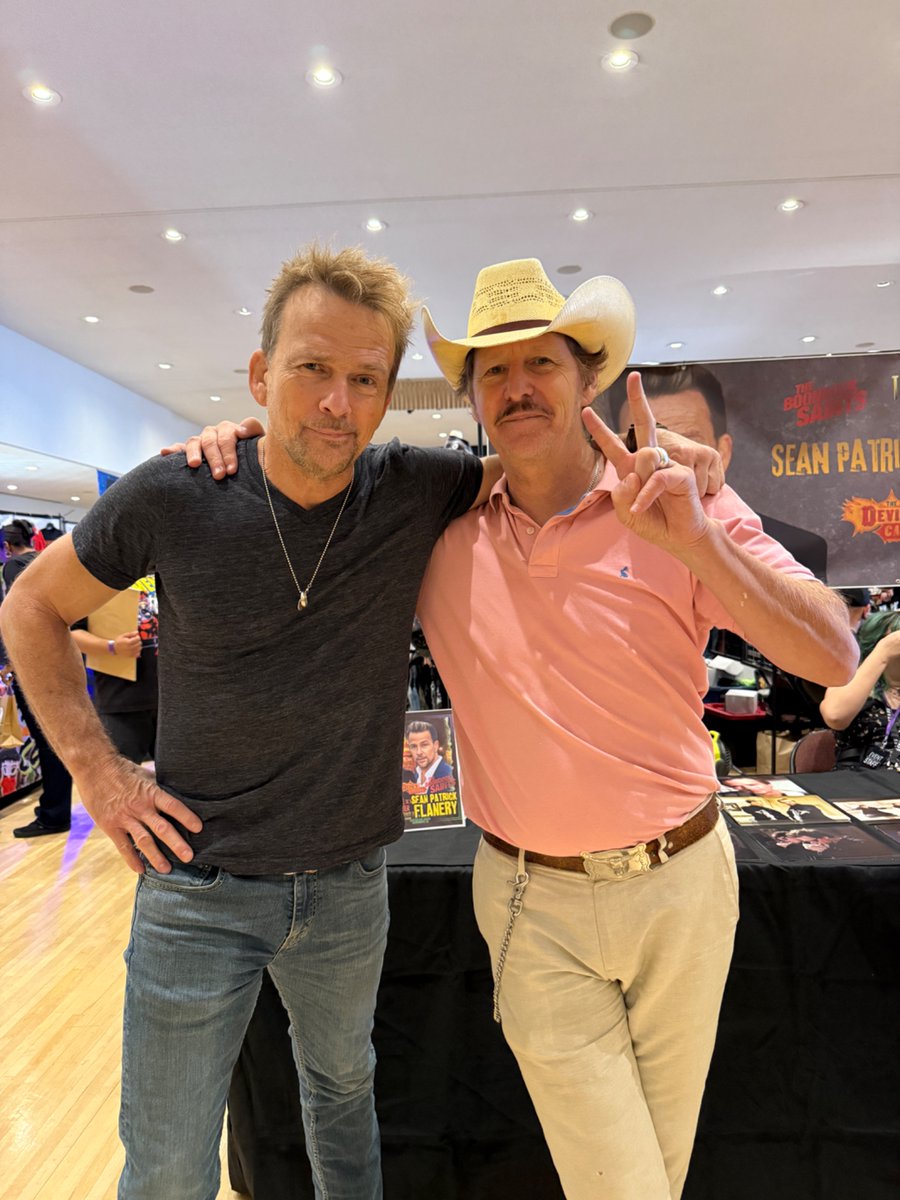 LewTempleActor's tweet photo. Such A Blessing seeing all the friends, that means you, this weekend Sinister Creature Con , especially the Dads on Fathers Day! 
@AlexWinterOfficial
@SkeetUlrich
@ActorDougJones
@spflanery https://t.co/0HWMDclPln