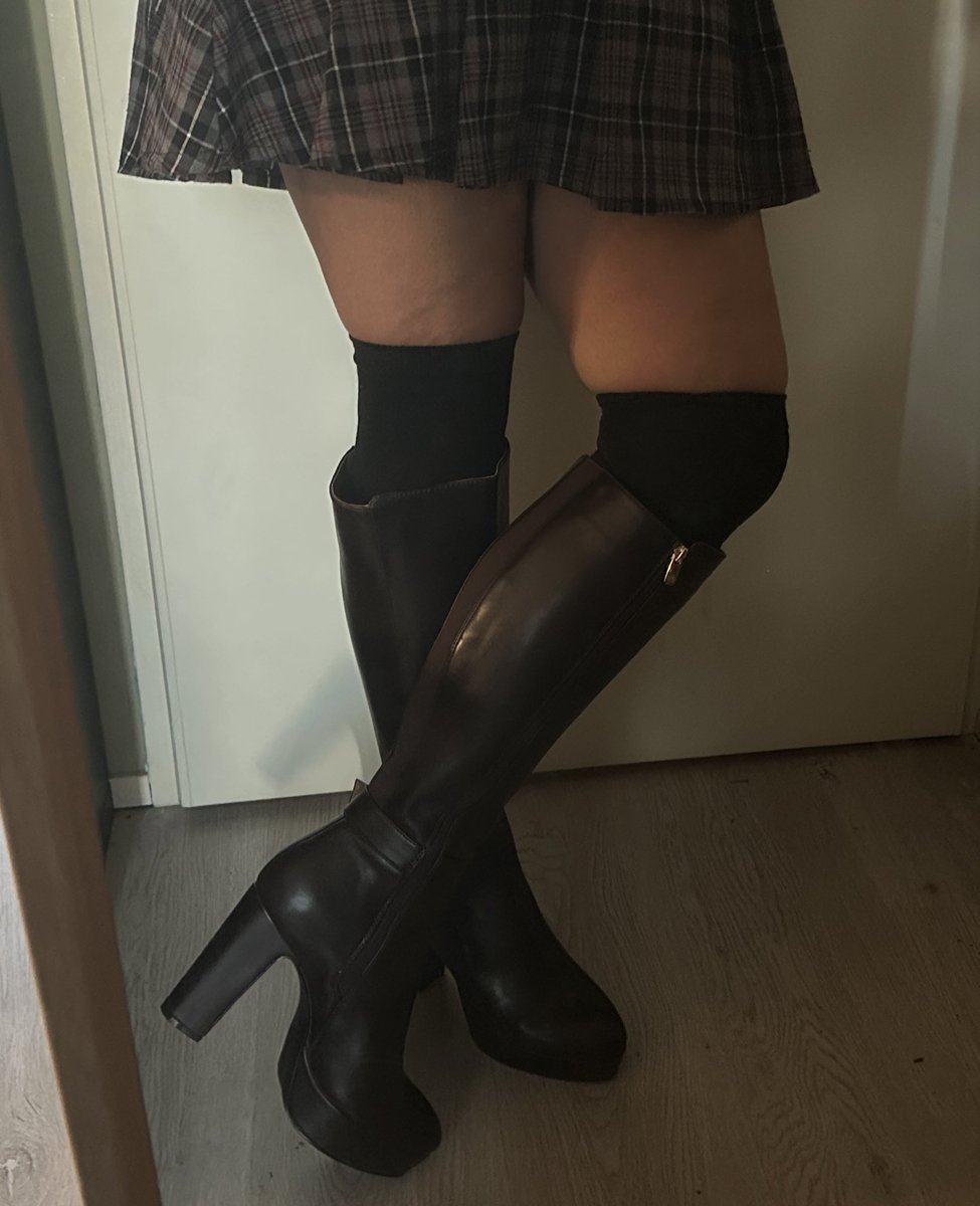 ForestGoddessx's tweet photo. Got some new heels to play with 
and I need a wallet to test them out on…

Prove you're worthy of being under these boots before you go to sleep.

Send, puppy~

findom · boots https://t.co/GAtYaa5JJO