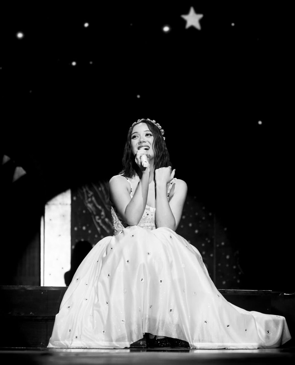 lauversdiscord's tweet photo. a matter of time tour (asia leg) you will always be iconic https://t.co/GhcCzBDk1r