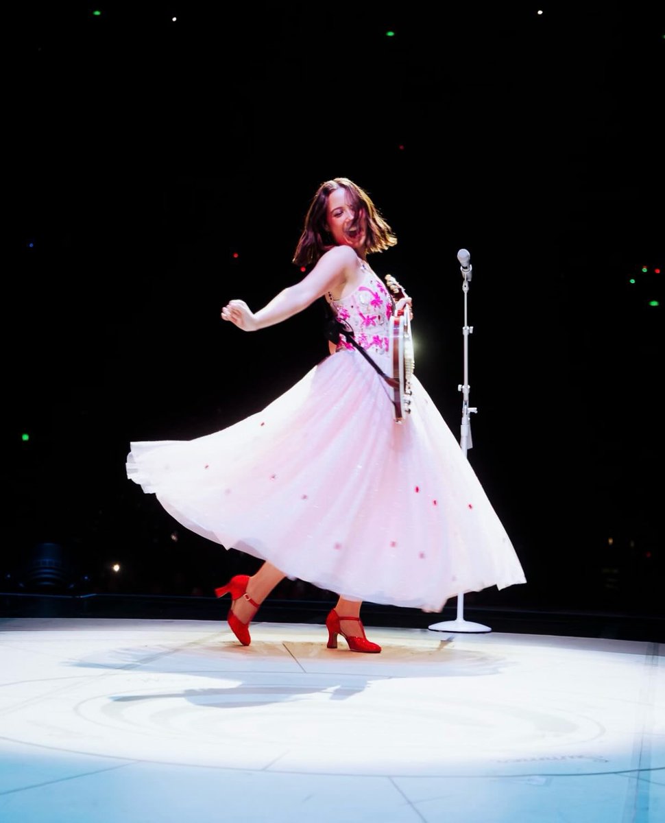 lauversdiscord's tweet photo. a matter of time tour (asia leg) you will always be iconic https://t.co/GhcCzBDk1r