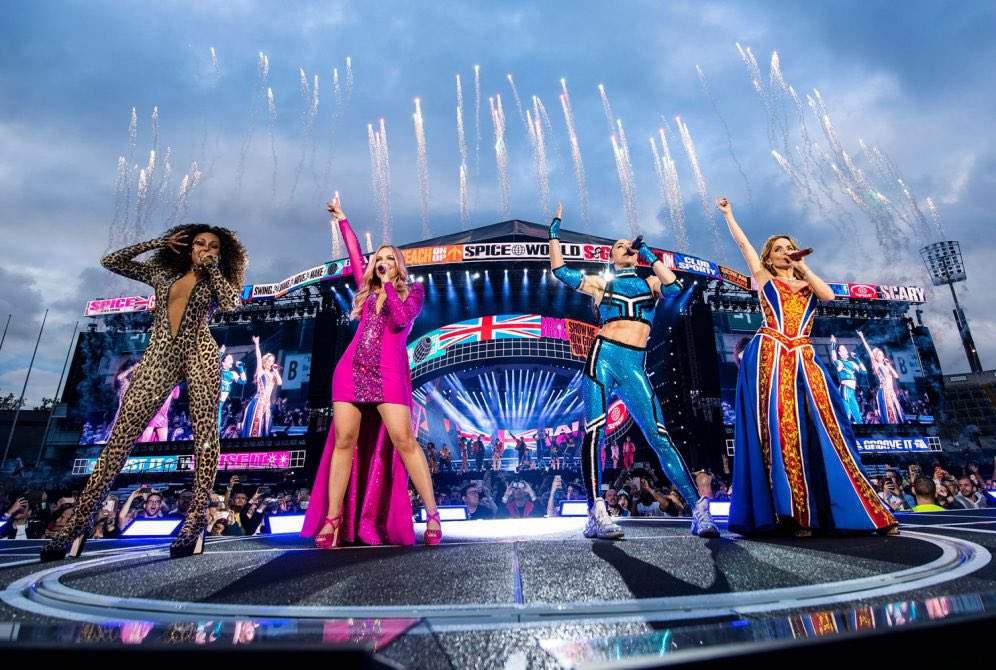 PedroHVP's tweet photo. pouco se fala na puta produção que foi a Spice World Stadium Tour 2019 https://t.co/ChigtE5jSp