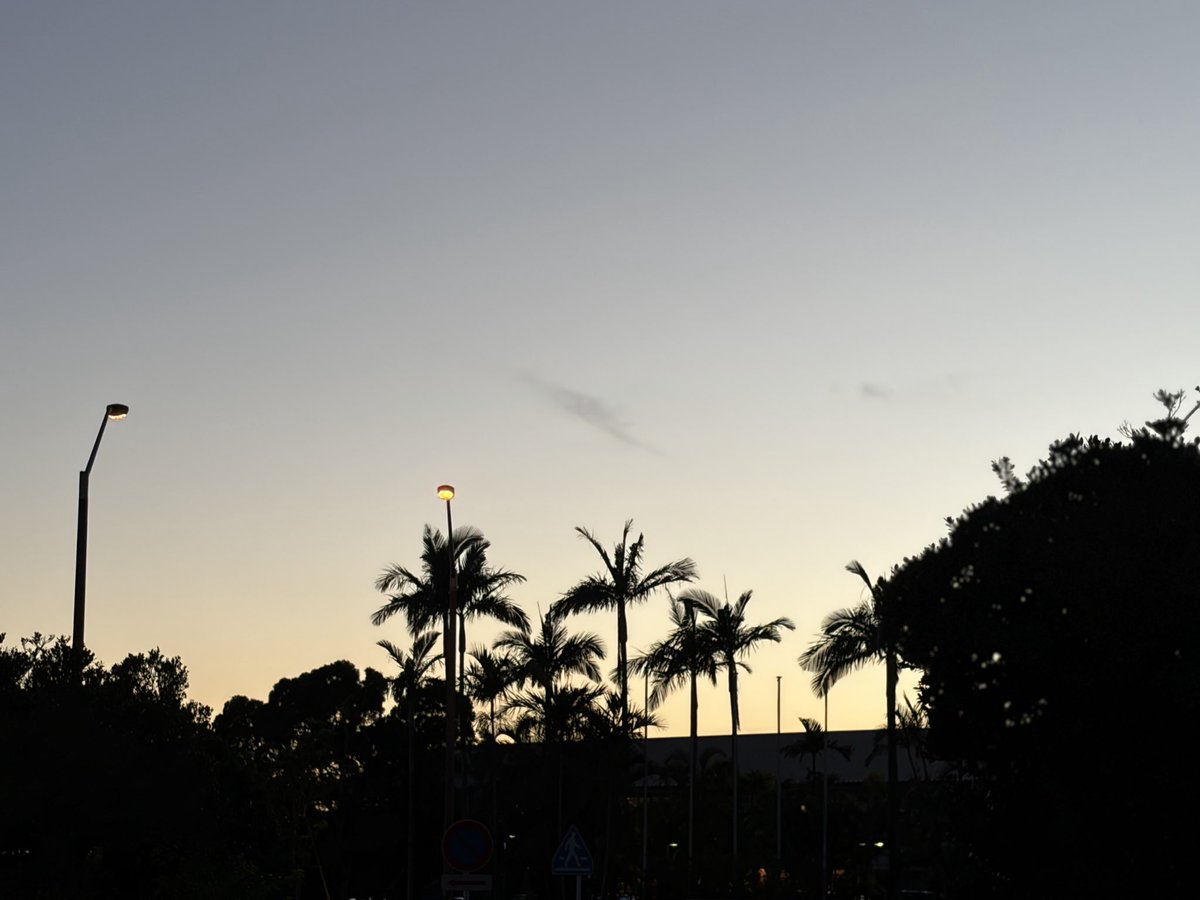 yasuking28's tweet photo. 沖縄の夕暮れ https://t.co/U4nnQoVmha