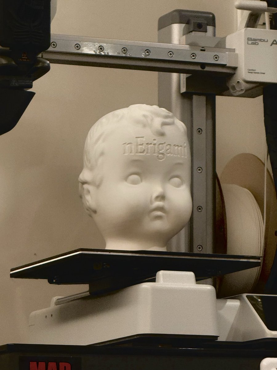 xnErigamix's tweet photo. 大きい頭部パーツが欲しかったから作ってみた
結構でかい https://t.co/o09dfjuUS9