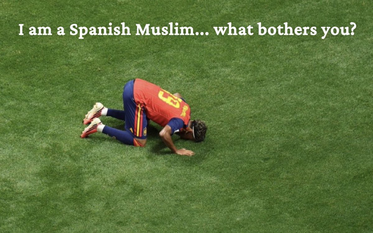 alsoelem's tweet photo. #كاس_العالم_٢٠٢٦ 
#منتخب_إسبانيا 
#لامين_يامال
 أنا مسلم إسباني .. مالذي يزعجك ؟
 باللغة الإسبانية / واللغة الإنجليزية .. https://t.co/cMgM76nrVr