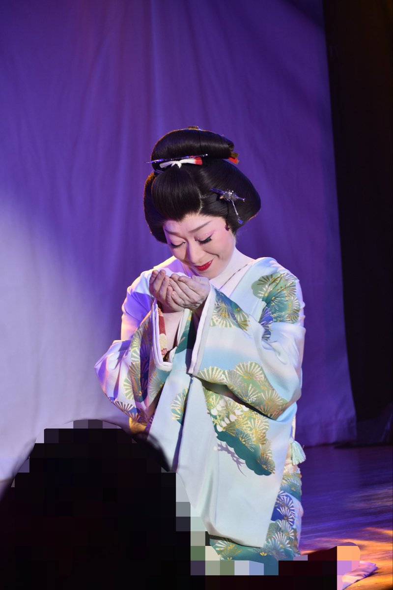 RuRu23474910's tweet photo. 🎧𓈒𓏸
絵になる美しさに惚れ惚れෆ
#長谷川劇団 #愛京花 総座長
#黒崎新劇座 26/6/7 友達写真📸 https://t.co/HDUSsobNuj