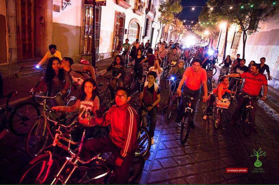 Mundo_Ceiba_AC's tweet photo. Oaxaca Es Más Bella en Bicicleta 
Hoy, Paseo Nocturno En Bicicleta, 9:00 pm, Punto de Reunión Mundo Ceiba AC
#paseoenbici
#oaxacaenbici
#mundoceiba
#oaxacaesmasbellaenbici
#saludable
@FundacionAHHO @GobOax @PolVial_GobOax @oaxaca @MunicipioOaxaca @nvinoticiasoax @ImparcialOaxaca https://t.co/YGhkAO1zEz