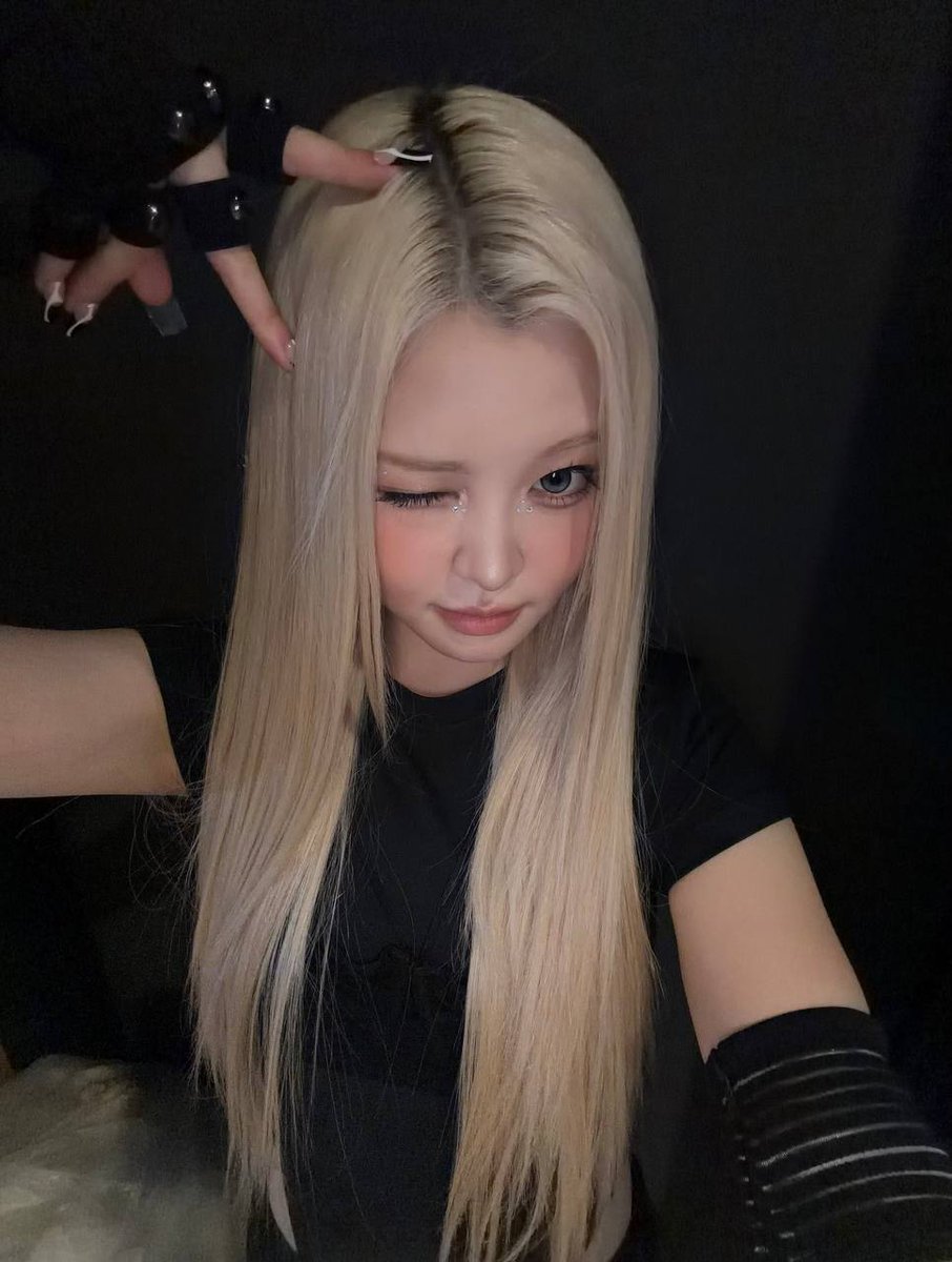 heartofwomanita's tweet photo. ๐ฌ #AYNE via b.stage
Non sembro forse una donna guerriera? ใ
ใ
โ๏ธ๐โจ
buon lunedรฌ๐ง๐ปโโ๏ธ
E questa settimana, raccogliamo le forze e andiamo avanti, fighting !๐ค
#HEARTOFWOMAN #ํํธ์ค๋ธ์ฐ๋จผ #HowILikeIt https://t.co/miexKe8QTs