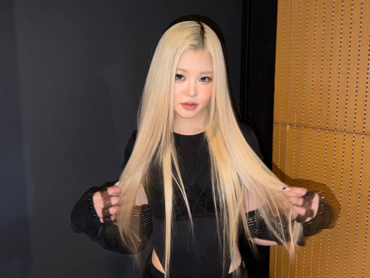 heartofwomanita's tweet photo. ๐ฌ #AYNE via b.stage
Non sembro forse una donna guerriera? ใ
ใ
โ๏ธ๐โจ
buon lunedรฌ๐ง๐ปโโ๏ธ
E questa settimana, raccogliamo le forze e andiamo avanti, fighting !๐ค
#HEARTOFWOMAN #ํํธ์ค๋ธ์ฐ๋จผ #HowILikeIt https://t.co/miexKe8QTs