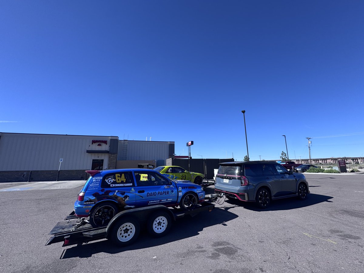 SamuraiSpeed_j's tweet photo. コロラドスプリングスから約9時間走って着いたのはホワイトクリフスと言う街。給油とちょっとした休憩で再度出発。とにかく空が青い。 https://t.co/MolAVlU93q