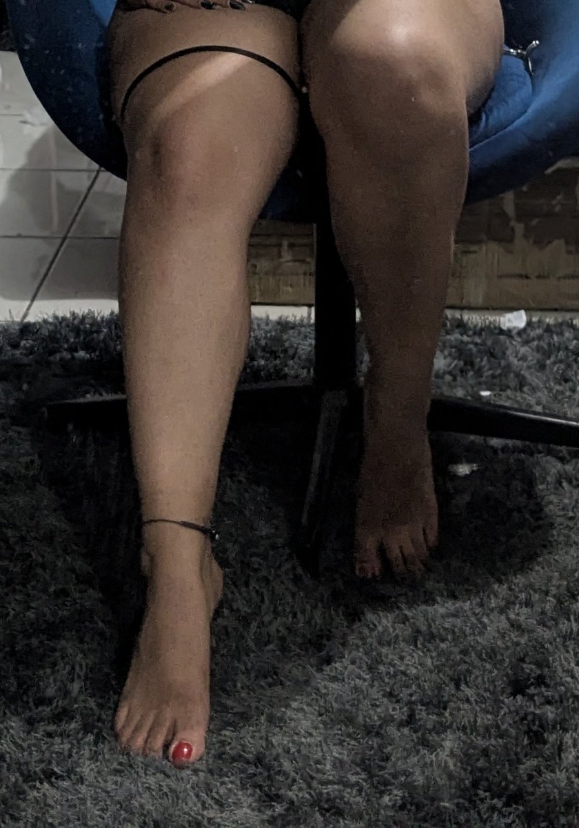 ciclical's tweet photo. DM for exclusive content💋

 #feetpics

#oes

#softfeet

#prettyfeet https://t.co/cdKQMdIfIx