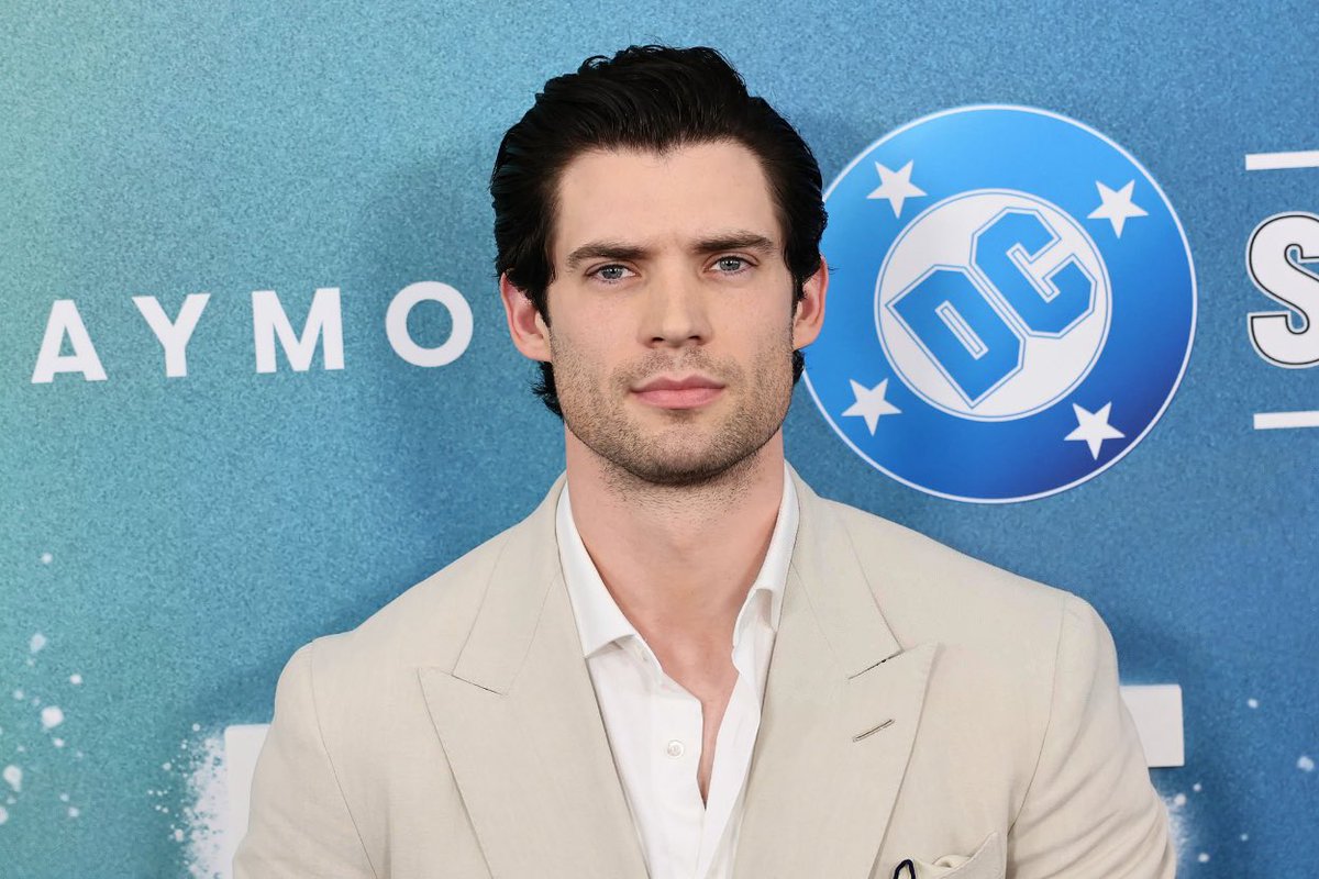 dcorenswetfiles's tweet photo. David Corenswet photographed at the premiere of "Supergirl" https://t.co/qnhlpZVhJY