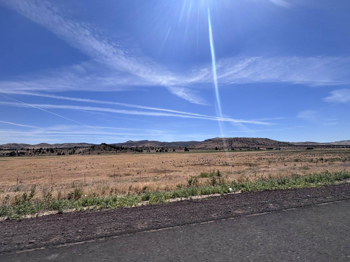 Rootbeer4ever13's tweet photo. Wowwwww!!! What a day!!! 

We went to Shaniko and Antelope to see some Oregon “ghost towns”, super cool history to read about. Topped it off by visiting the painted hills, which I had also never seen. They’re jaw droppingly gorgeous! https://t.co/NAHMv7tspN