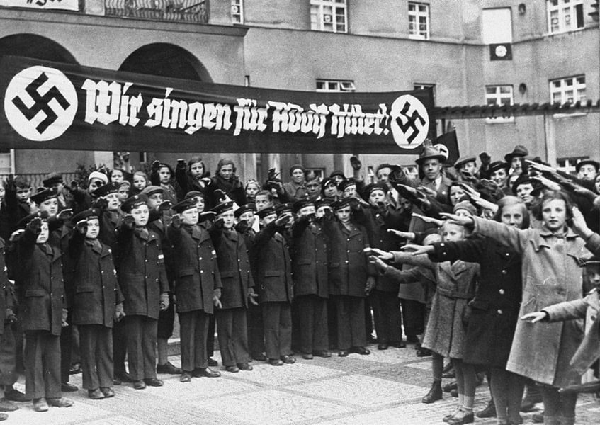 bo_chini's tweet photo. Algunas cosas nunca cambian. Por ejemplo:

"AUSTRIA CUANDO ES ATACADA POR UN PETISO"

1938 / 2026 https://t.co/YiJwyN8Q3q