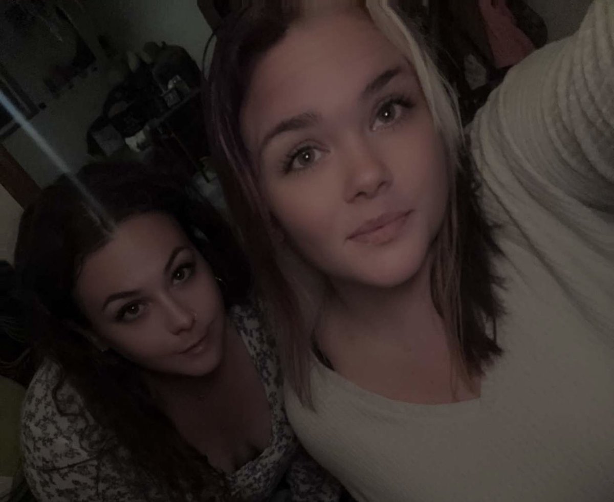 Samantha12Sue's tweet photo. #TIWWF #friends #selfie #high #ThisIsWhyWereFriends https://t.co/wa9n6bmhGC