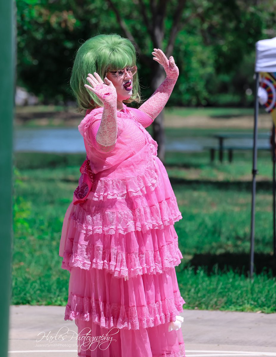 howironica's tweet photo. pride's been going well 💚🩷💚🩷 https://t.co/Lc31jhwUQ8