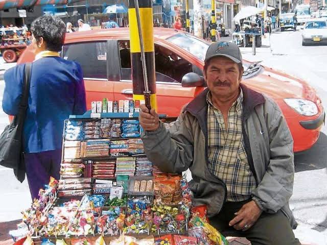 PaulaOrdunaT's tweet photo. Los que resistieron lo fueron los políticos con sueldos de 50 millones, fueron ellos. https://t.co/D1dxCX53v6