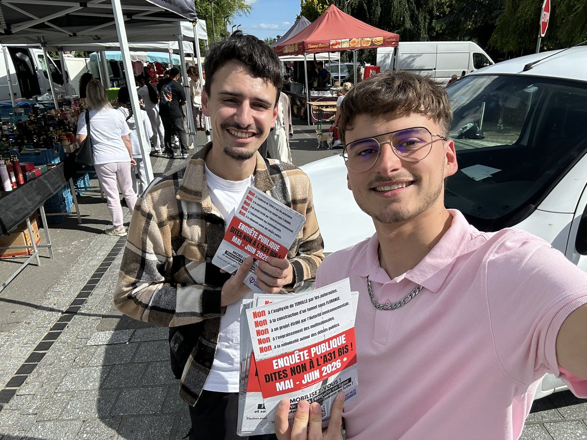 LFI_Fensch's tweet photo. 🛍️ Tractage à la braderie de #Fameck 

🥵 À l’heure du changement climatique, l’#A31BIS est un projet du siècle dernier, qui n’est pas adapté aux enjeux écologiques !

📒 Plus que 4 jours pour participer à l’enquête publique : https://t.co/D6xoSOSJ8C https://t.co/a0il38mEsN