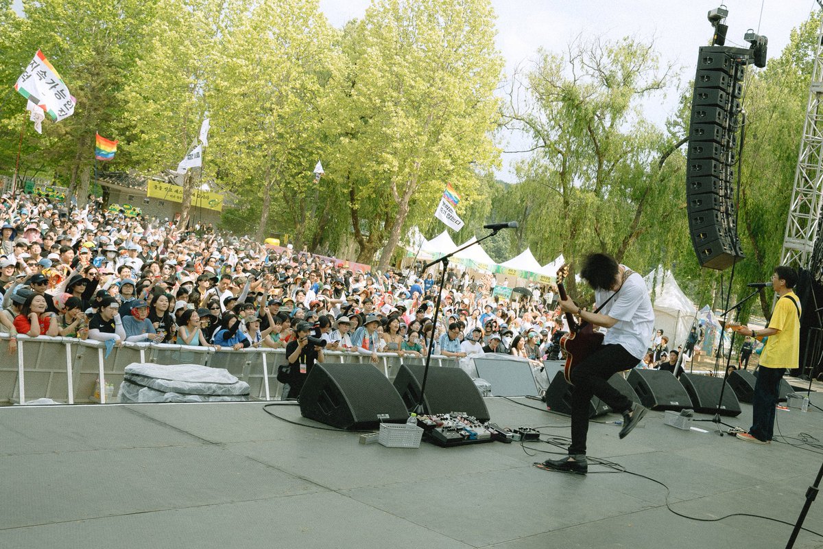 ElectronSheep's tweet photo. DMZ PEACE TRAIN MUSIC FESTIVAL 
🎸 GUITAR 유정목
📸 문지희 https://t.co/JbHh1rwgim